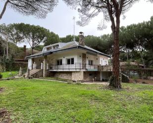 Vista exterior de Casa o xalet de lloguer en Tordesillas amb Terrassa i Balcó