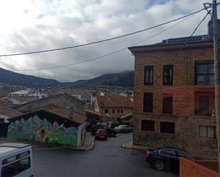 Vista exterior de Pis en venda en El Espinar amb Balcó