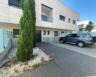 Vista exterior de Casa o xalet de lloguer en Torrejón de Ardoz amb Aire condicionat, Terrassa i Balcó