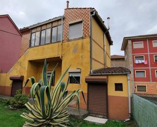 Vista exterior de Casa o xalet en venda en Oviedo  amb Traster