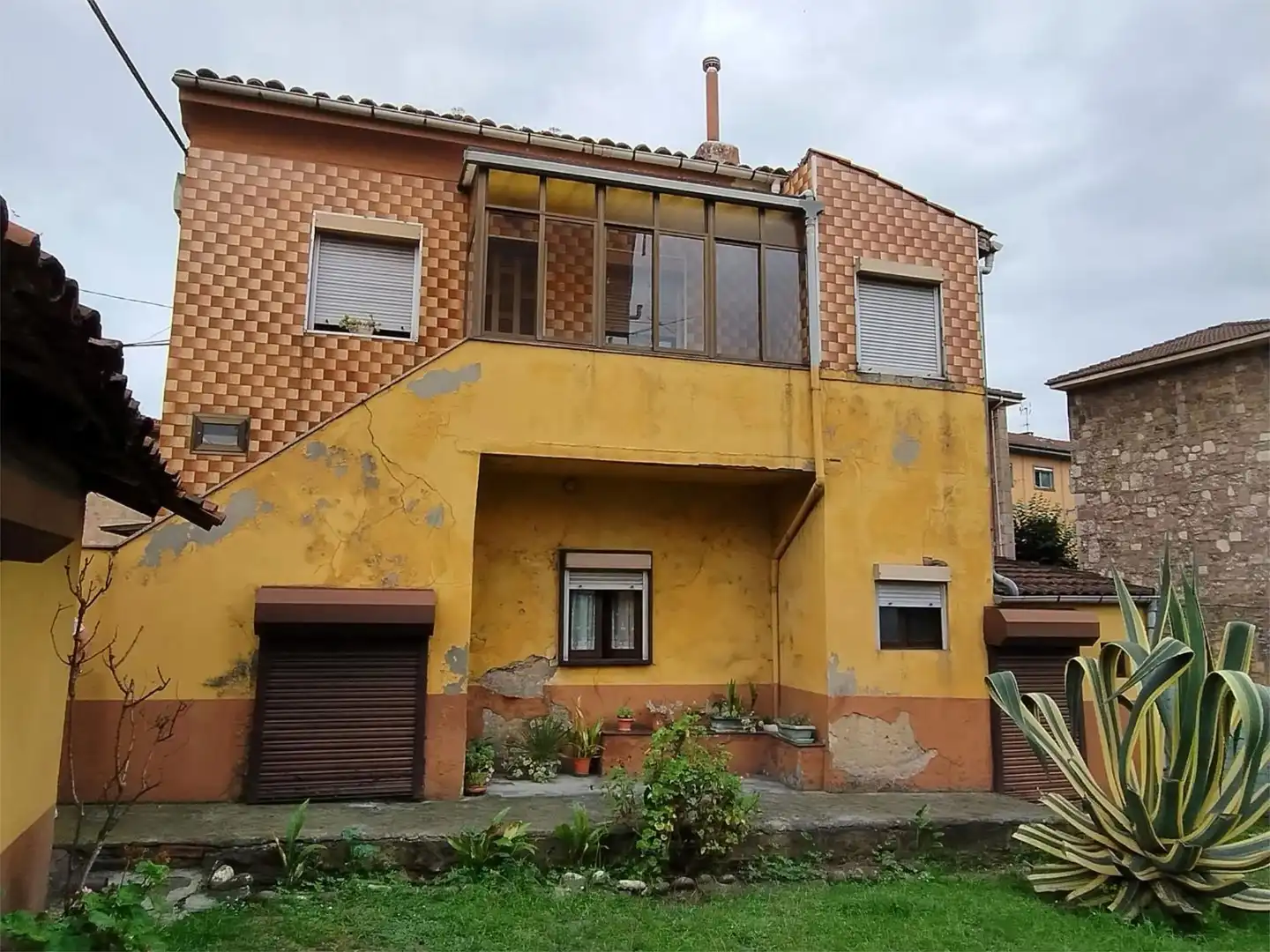 Pis en venda a Grupo Coronel Baeza, 4, San Claudio - Trubia - Las Caldas Vista exterior de Pis en venda en Oviedo amb Calefacció, Jardí privat i Traster