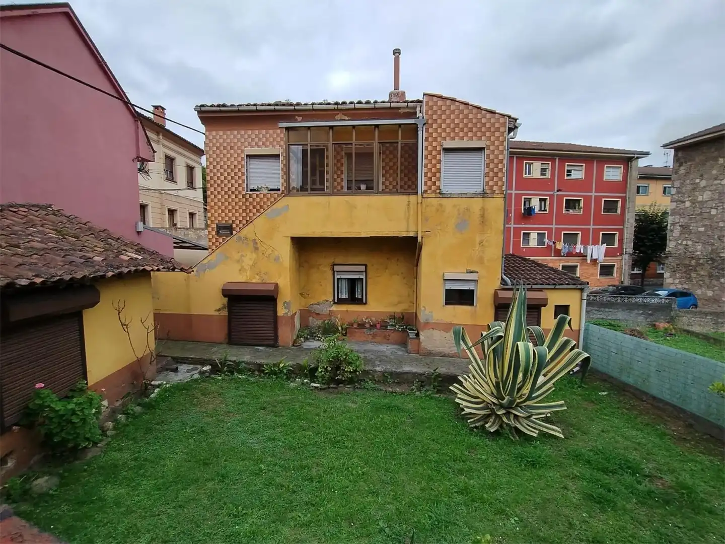 Pis en venda a Grupo Coronel Baeza, 4, San Claudio - Trubia - Las Caldas Vista exterior de Pis en venda en Oviedo amb Calefacció, Jardí privat i Traster