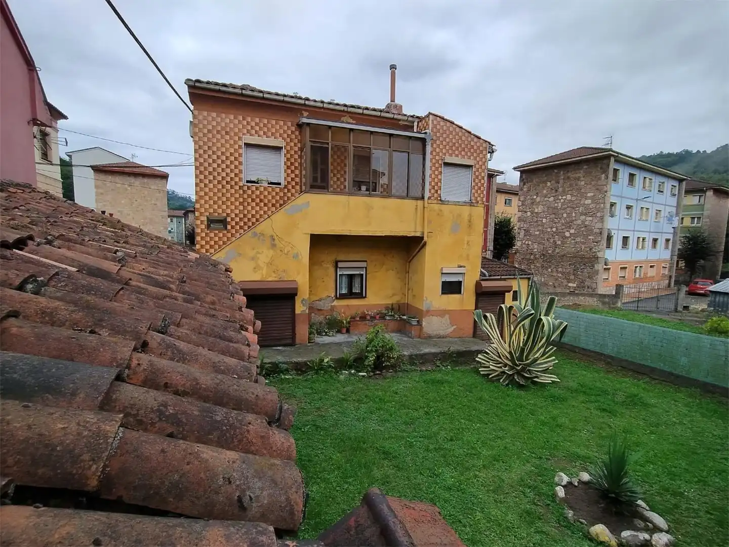 Pis en venda a Grupo Coronel Baeza, 4, San Claudio - Trubia - Las Caldas Vista exterior de Pis en venda en Oviedo amb Calefacció, Jardí privat i Traster