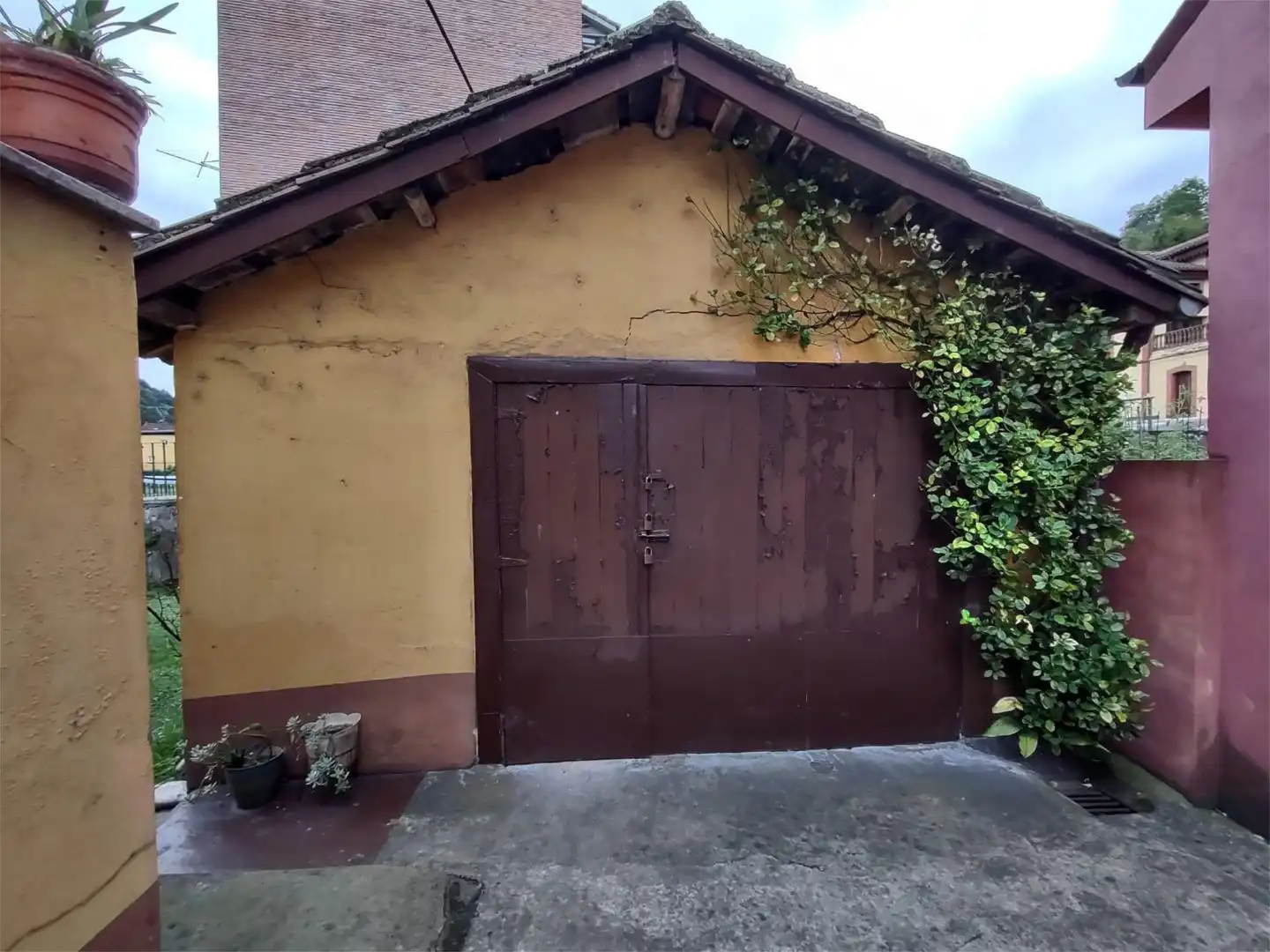 Pis en venda a Grupo Coronel Baeza, 4, San Claudio - Trubia - Las Caldas Vista exterior de Pis en venda en Oviedo amb Calefacció, Jardí privat i Traster