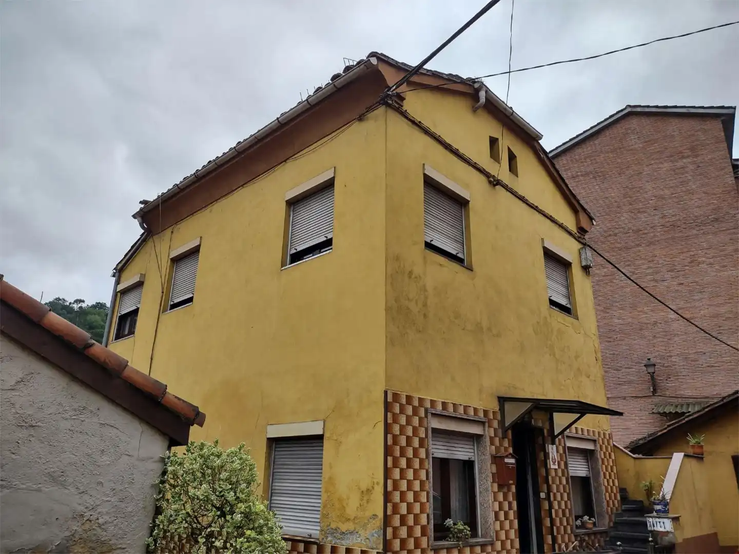 Pis en venda a Grupo Coronel Baeza, 4, San Claudio - Trubia - Las Caldas Vista exterior de Pis en venda en Oviedo amb Calefacció, Jardí privat i Traster