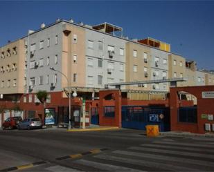 Vista exterior de Garatge en venda en San Juan de Aznalfarache amb Traster