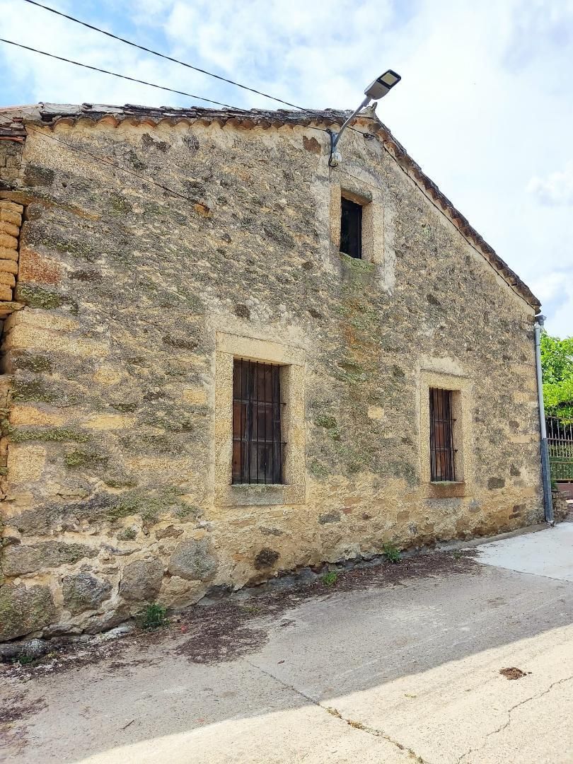 Vista exterior de Casa o xalet en venda en Pereruela amb Jardí privat