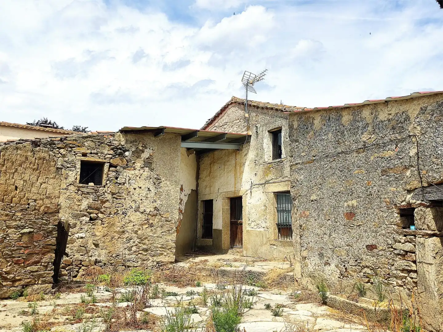 Vista exterior de Casa o xalet en venda en Pereruela amb Jardí privat