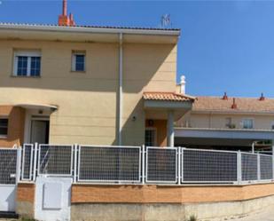 Vista exterior de Casa o xalet en venda en Los Santos de la Humosa amb Terrassa i Balcó