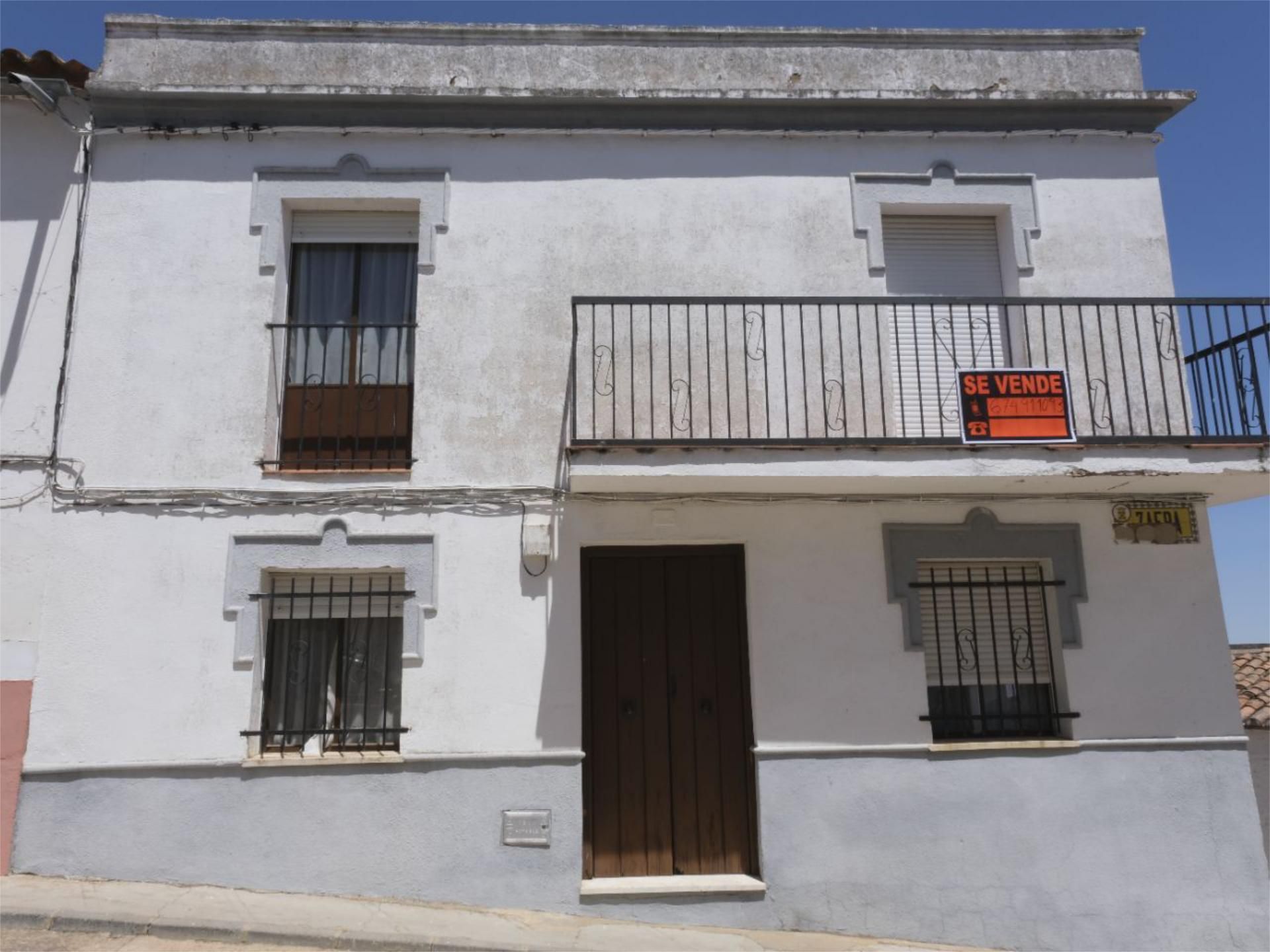 Vista exterior de Casa adosada en venda en Feria amb Terrassa i Balcó
