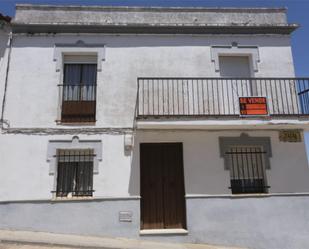 Vista exterior de Casa adosada en venda en Feria amb Terrassa i Balcó