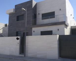 Exterior view of Single-family semi-detached to rent in La Zubia  with Air Conditioner, Terrace and Swimming Pool