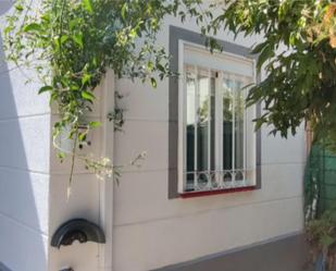 Exterior view of Single-family semi-detached for sale in Badajoz Capital  with Air Conditioner, Terrace and Balcony