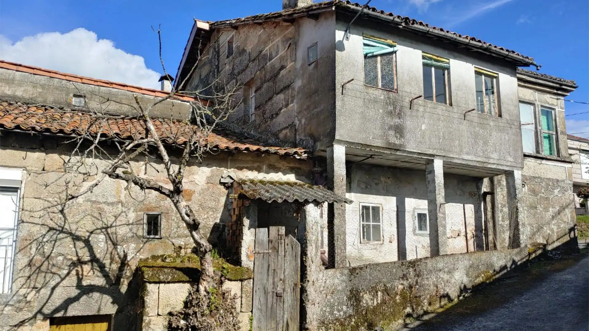 Vista exterior de Casa adosada en venta en Xunqueira de Ambía