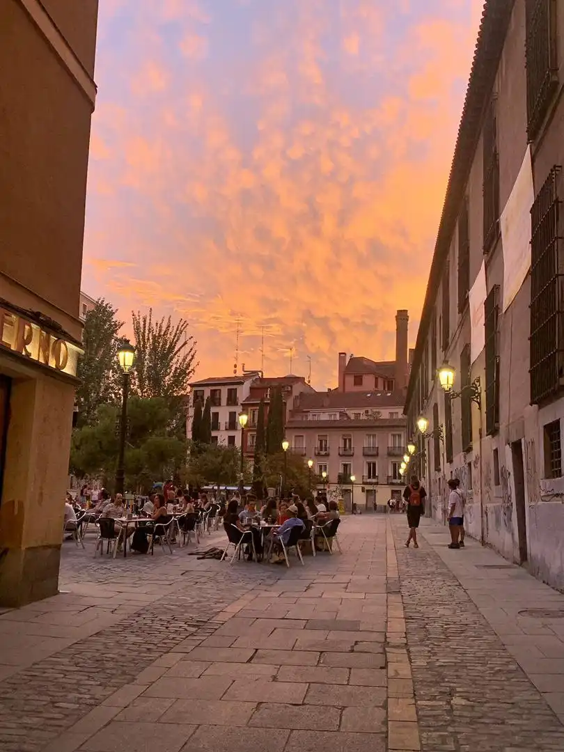 Habitación en Calle del Acuerdo, 20, Universidad - Malasaña Vista exterior de Piso para compartir en Madrid con Aire acondicionado, Calefacción y Jardín privado