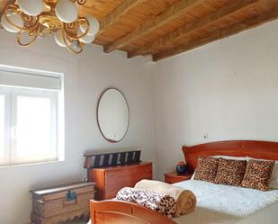 Schlafzimmer von Wohnung zum verkauf in Santibáñez de la Peña mit Privatgarten, Parkett und Abstellraum