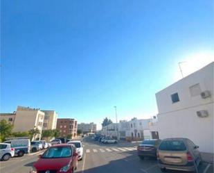 Vista exterior de Casa o xalet en venda en Lebrija amb Terrassa