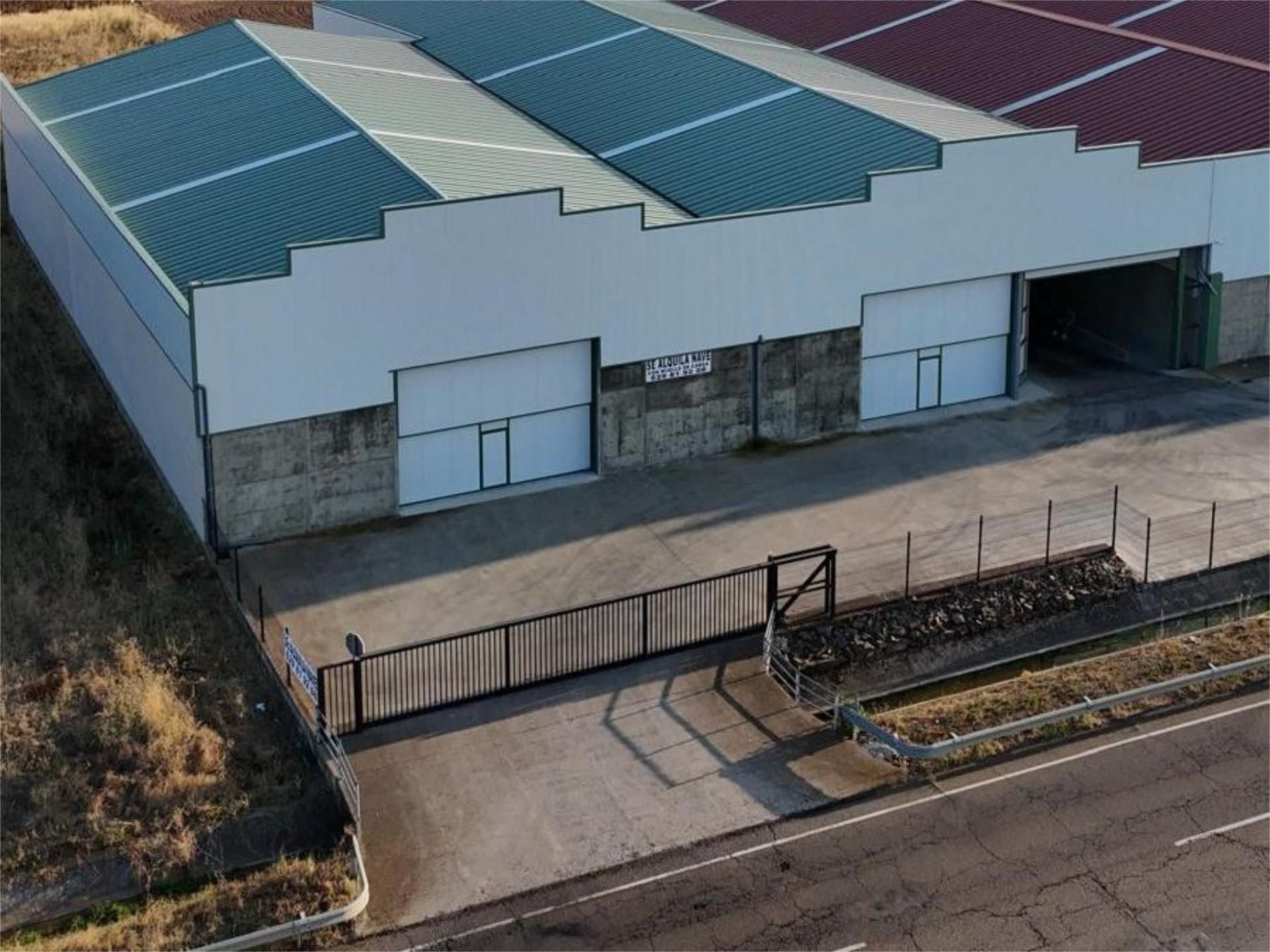 Exterior view of Industrial buildings to rent in Valdefuentes del Páramo