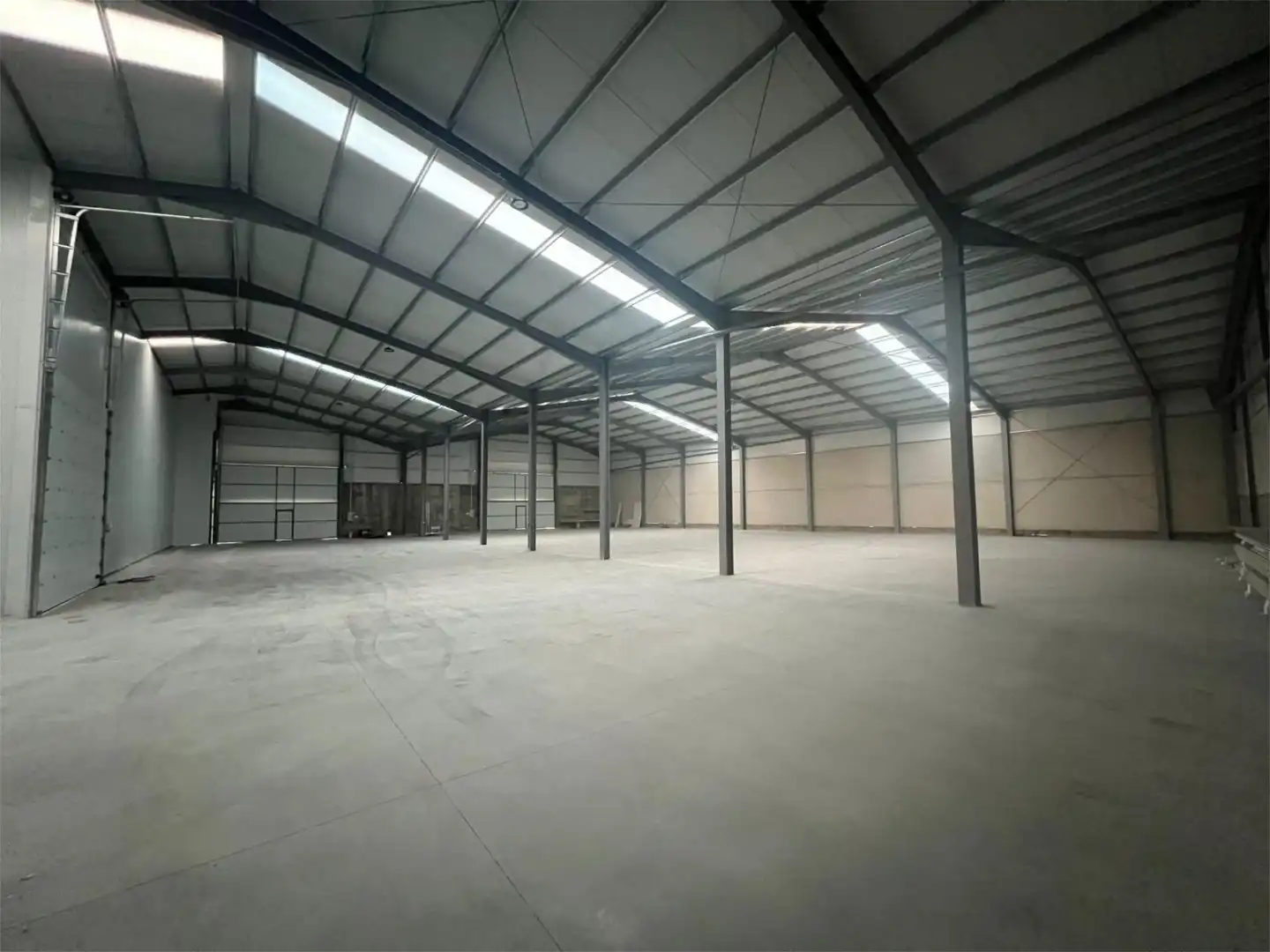 Nave industrial de alquiler en Valdefuentes del Páramo