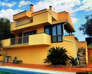 Vista exterior de Casa o xalet de lloguer en Teià amb Terrassa, Piscina i Balcó