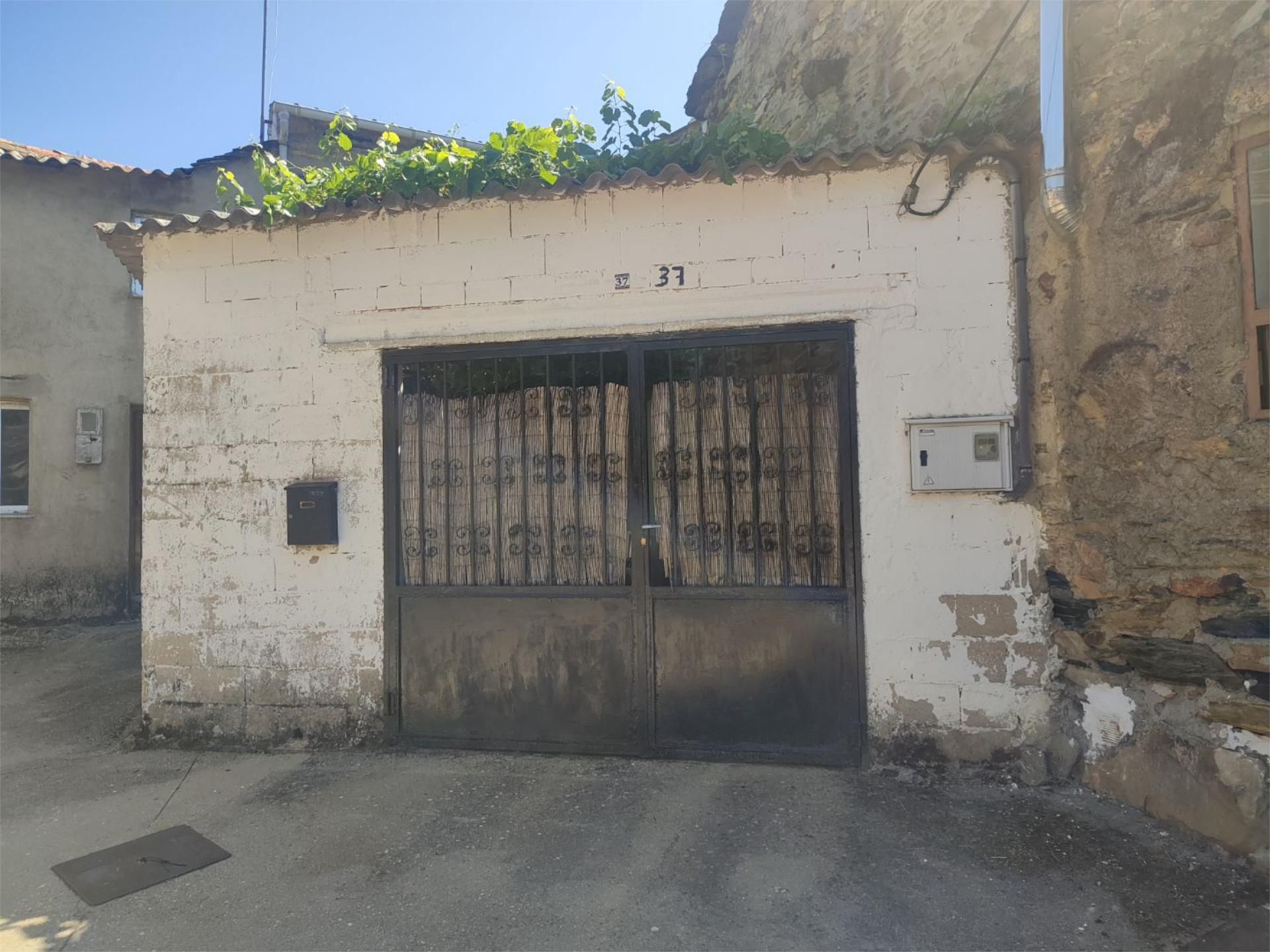 Exterior view of Flat for sale in Manzanal de Arriba  with Furnished