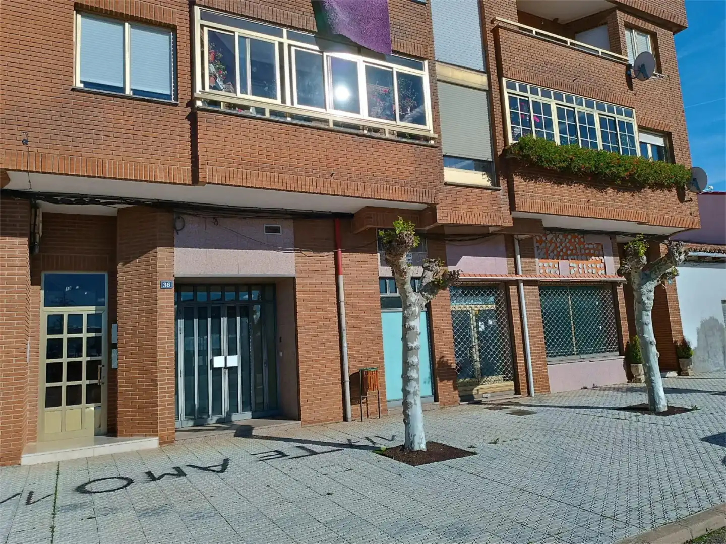 Vista exterior de Local en venta en Villaturiel