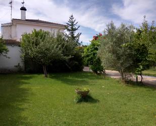 Jardí de Casa o xalet en venda en Castellanos de Villiquera amb Terrassa i Balcó