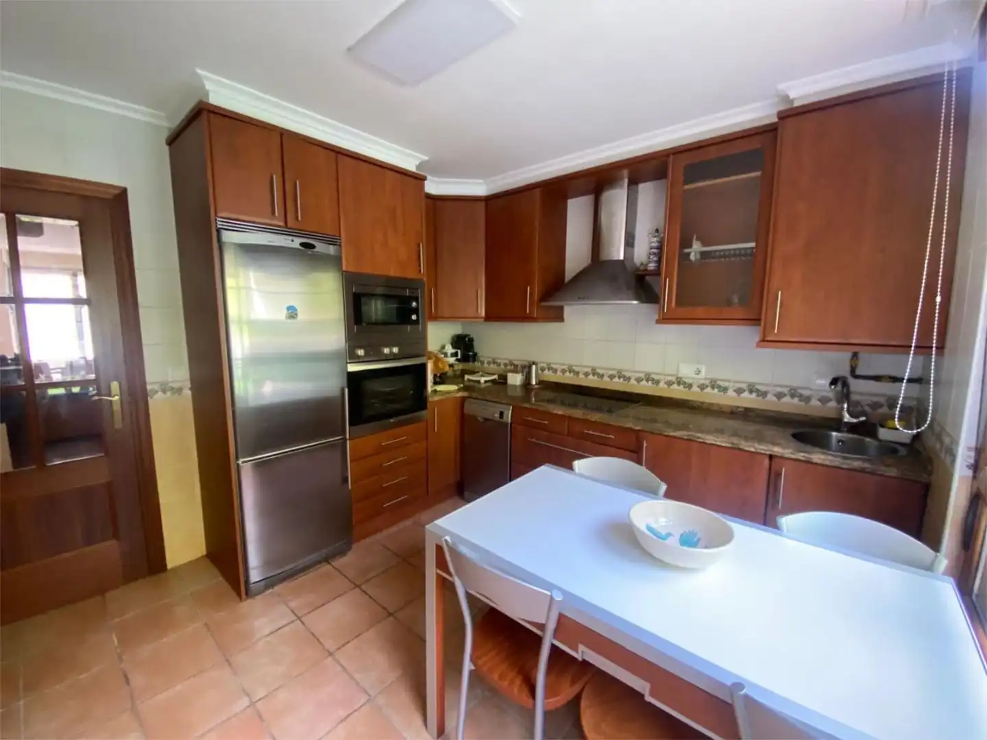 Casa o chalet en venta en Paseo de la Barquera, 49, San Vicente de la Barquera Cocina de Casa o chalet en venta en San Vicente de la Barquera con Calefacción, Jardín privado y Parquet