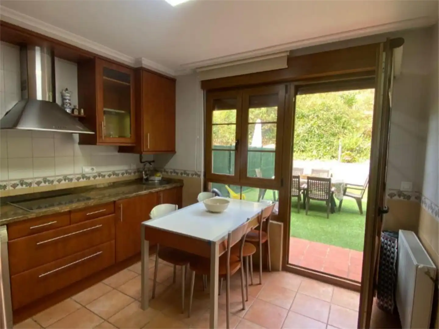 Casa o chalet en venta en Paseo de la Barquera, 49, San Vicente de la Barquera Cocina de Casa o chalet en venta en San Vicente de la Barquera con Calefacción, Jardín privado y Parquet