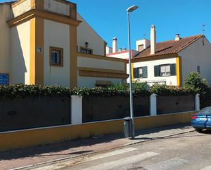 Exterior view of House or chalet for sale in  Sevilla Capital  with Air Conditioner, Heating and Private garden