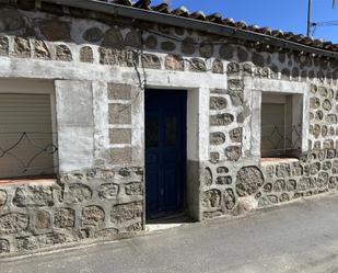 Vista exterior de Casa adosada en venda en Muñana amb Traster, Moblat i Microones