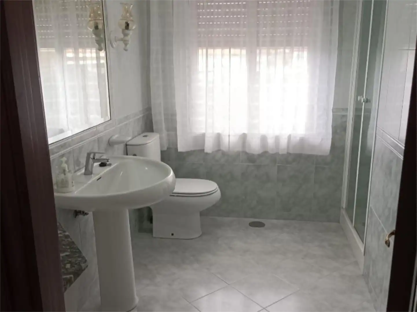 Flat for sale in Barrio Jain, 50, San Felices de Buelna Bathroom of Flat for sale in San Felices de Buelna with Terrace and Balcony
