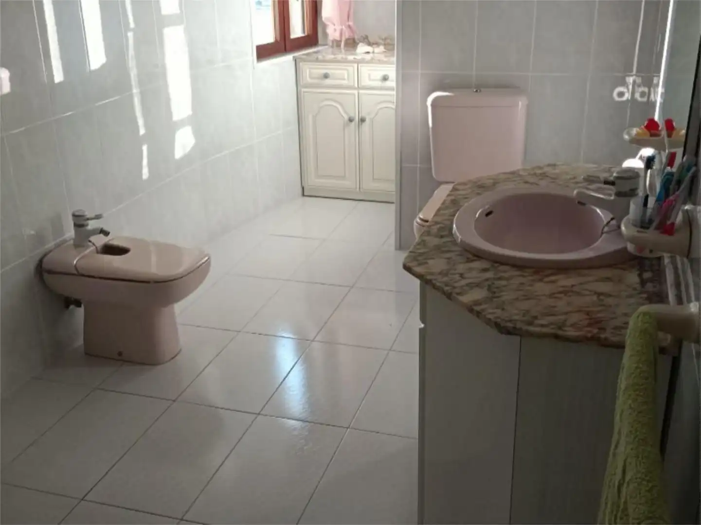 Flat for sale in Barrio Jain, 50, San Felices de Buelna Bathroom of Flat for sale in San Felices de Buelna with Terrace and Balcony