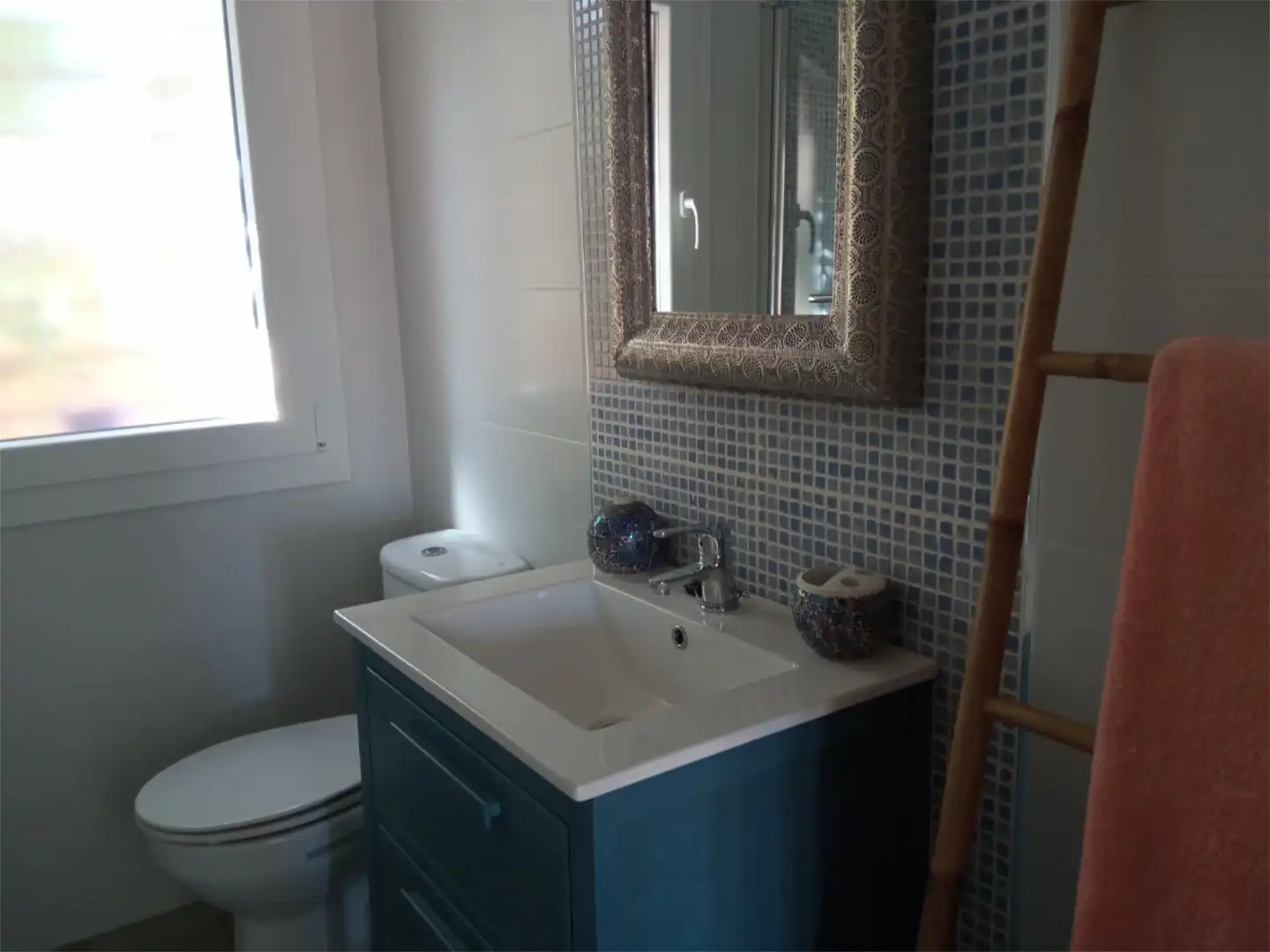 Houses for sale in Calle Cincha, 11, El Juncal - Vallealto Bathroom of Houses for sale in El Puerto de Santa María with Private garden and Storage room