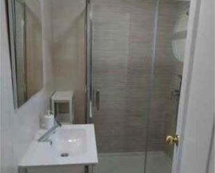 Bathroom of Flat to rent in Rota  with Terrace and Swimming Pool