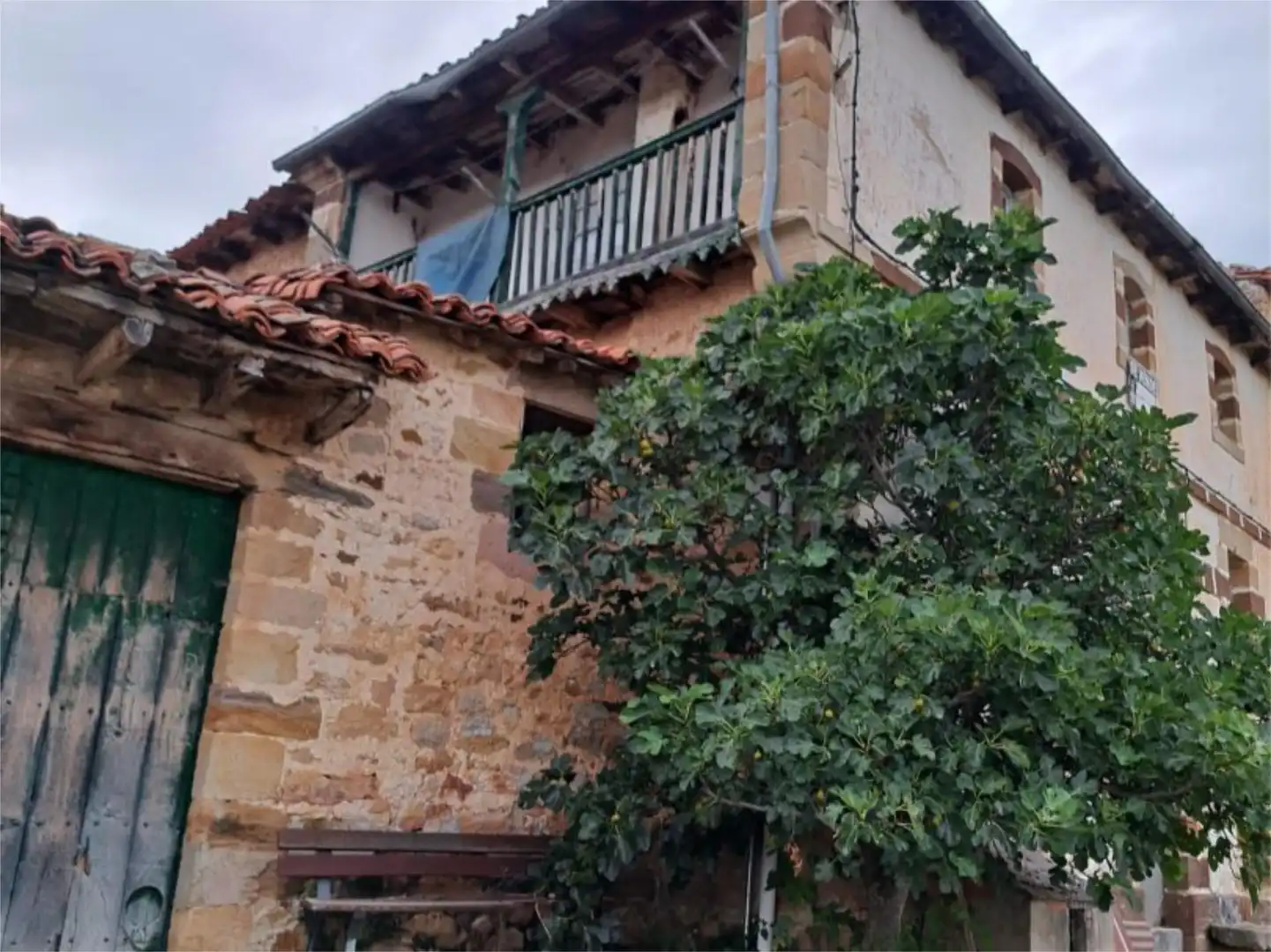 Außenansicht von Wohnung zum Verkauf in Valle de Zamanzas mit Abstellraum und Balkon