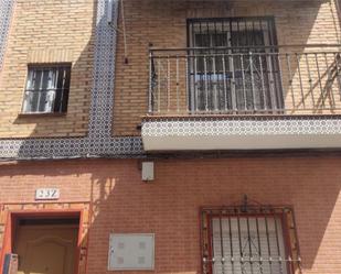 Exterior view of Flat for sale in  Sevilla Capital  with Air Conditioner and Balcony