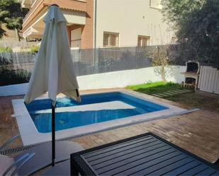 Piscina de Casa adosada en venda en Calafell amb Aire condicionat, Terrassa i Piscina