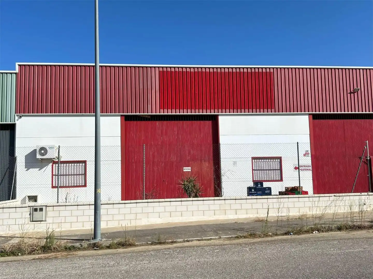 Exterior view of Industrial buildings for rent in Trujillo  with Air Conditioner