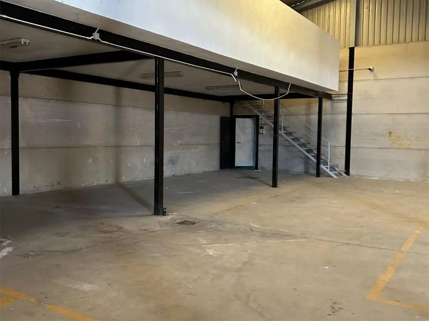 Industrial buildings for rent in Trujillo  with Air Conditioner