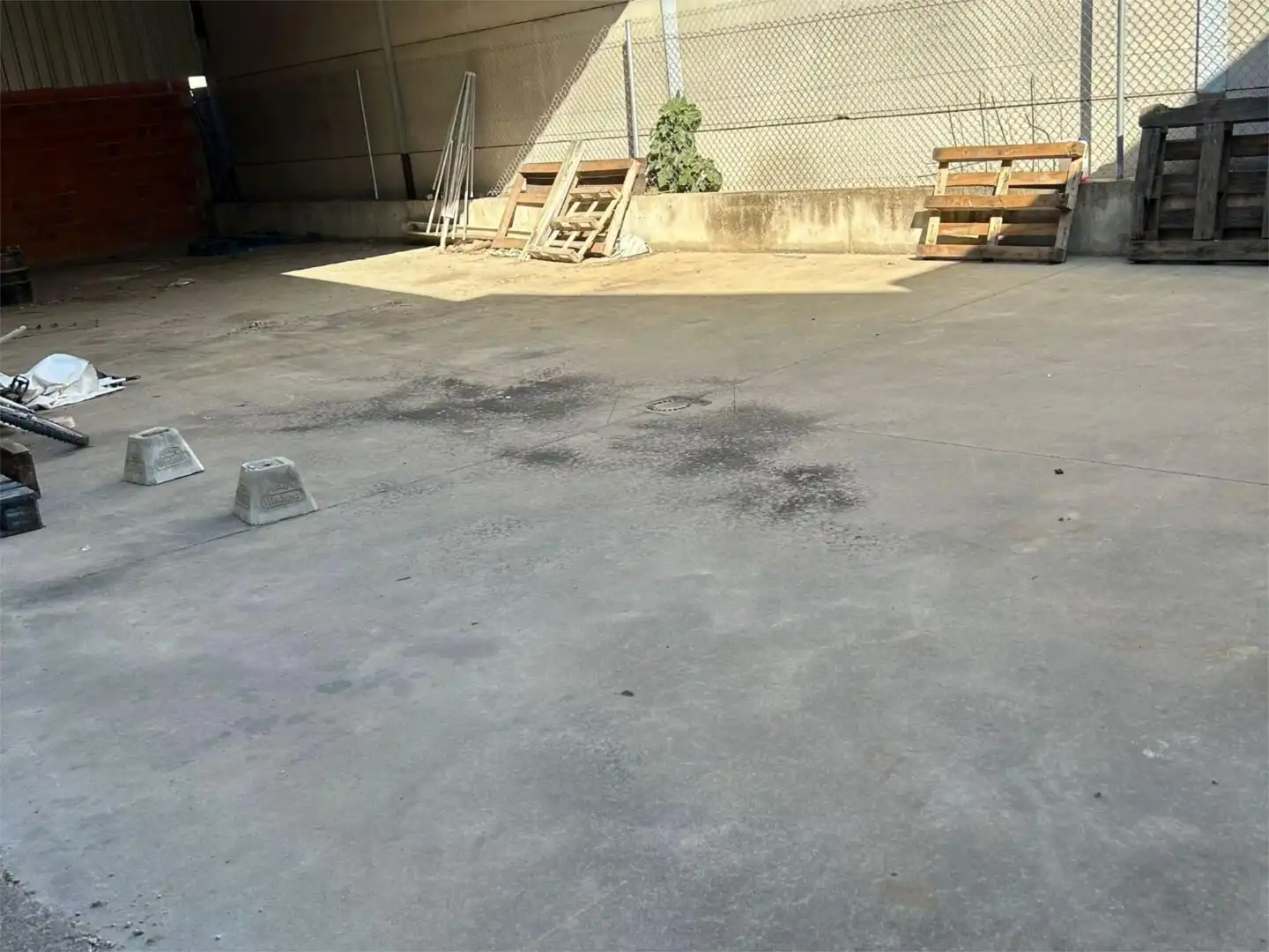 Terrace of Industrial buildings for rent in Trujillo  with Air Conditioner