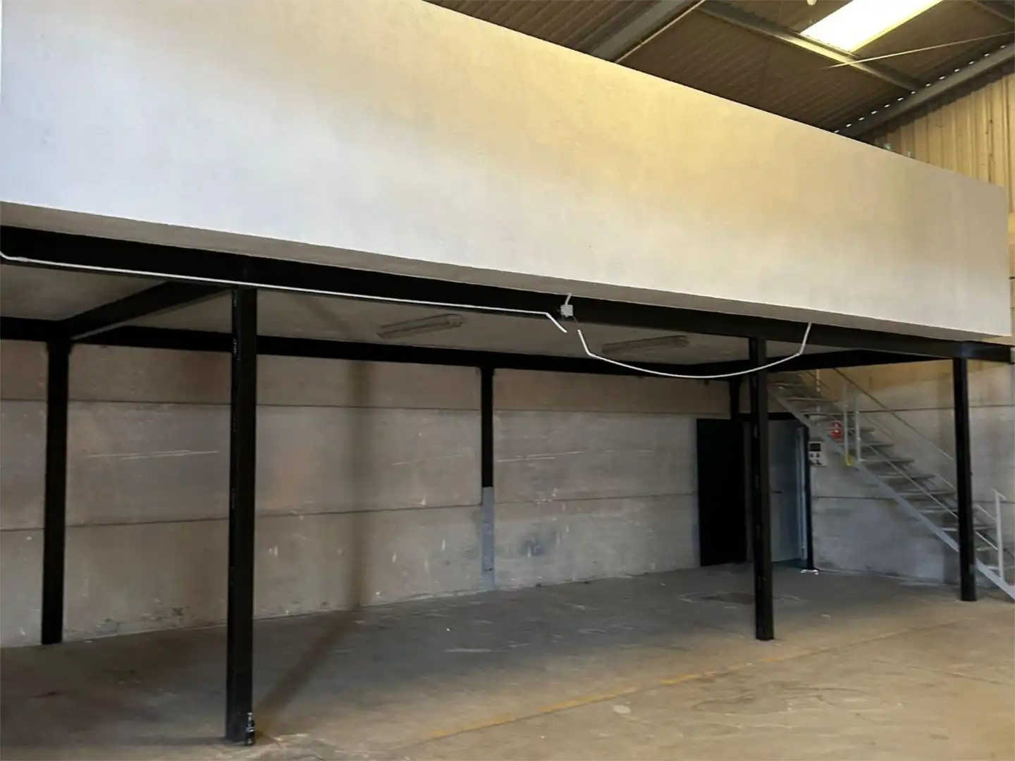 Industrial buildings for rent in Trujillo  with Air Conditioner
