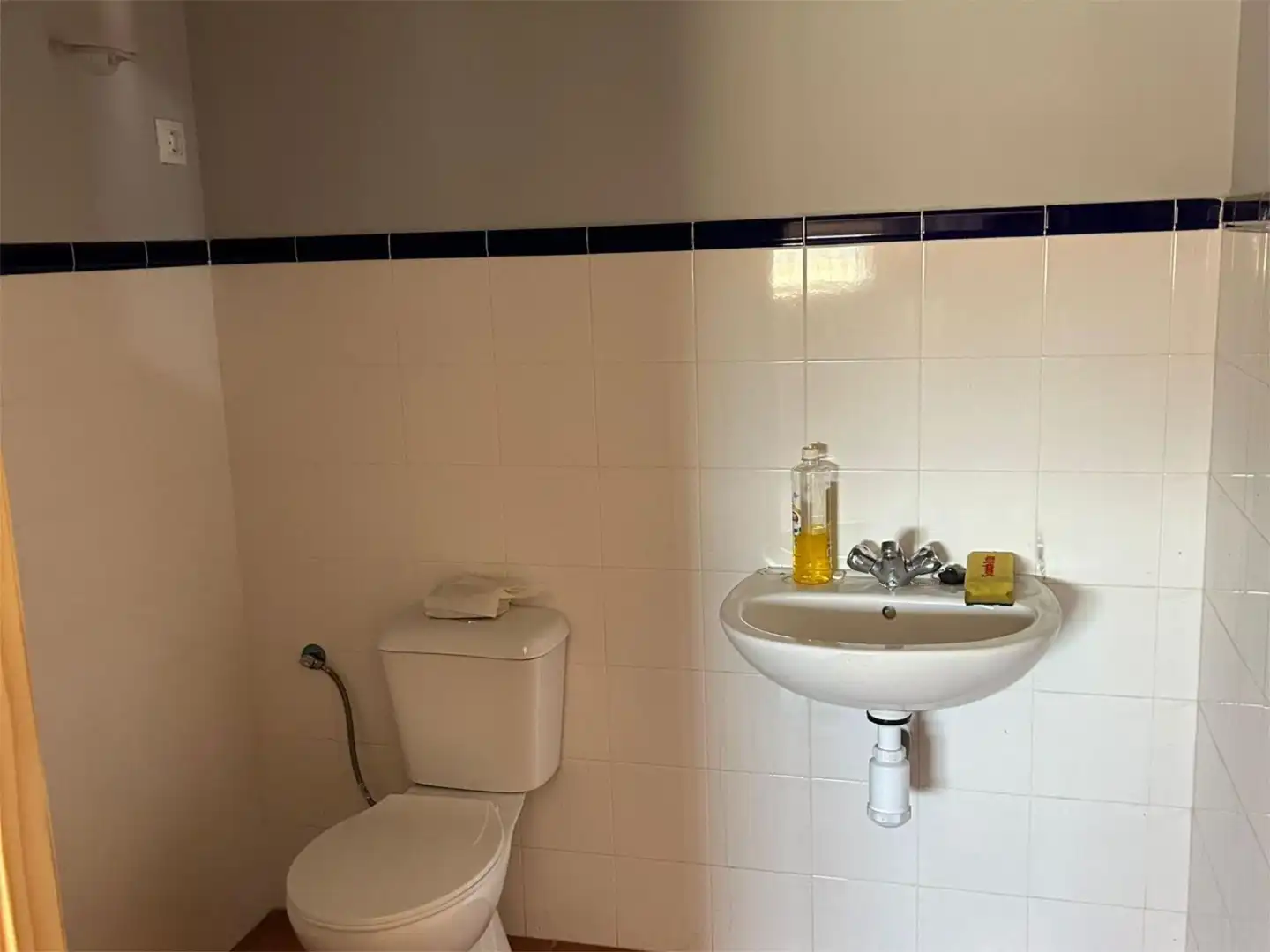 Bathroom of Industrial buildings for rent in Trujillo  with Air Conditioner