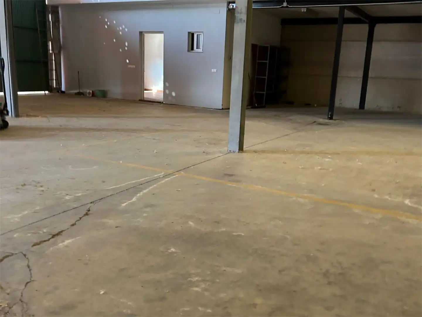 Industrial buildings for rent in Trujillo  with Air Conditioner