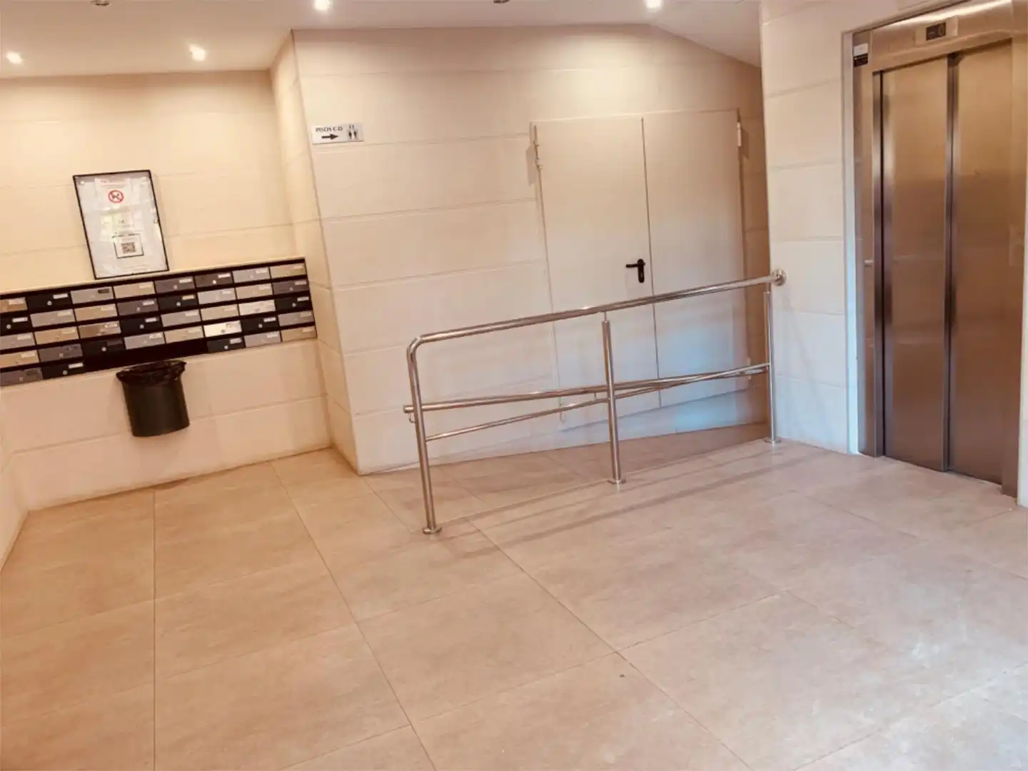 Wohnung zum Verkauf in Granada mit Heizung, Privatgarten und Parkett