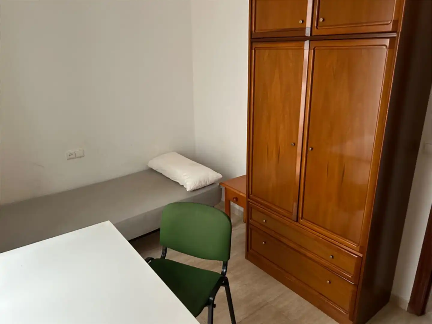 Piso de alquiler en Calle Ángel Ganivet, 14, Ciudad Jardín - Zoco Habitación de Piso de alquiler en Córdoba con Amueblado
