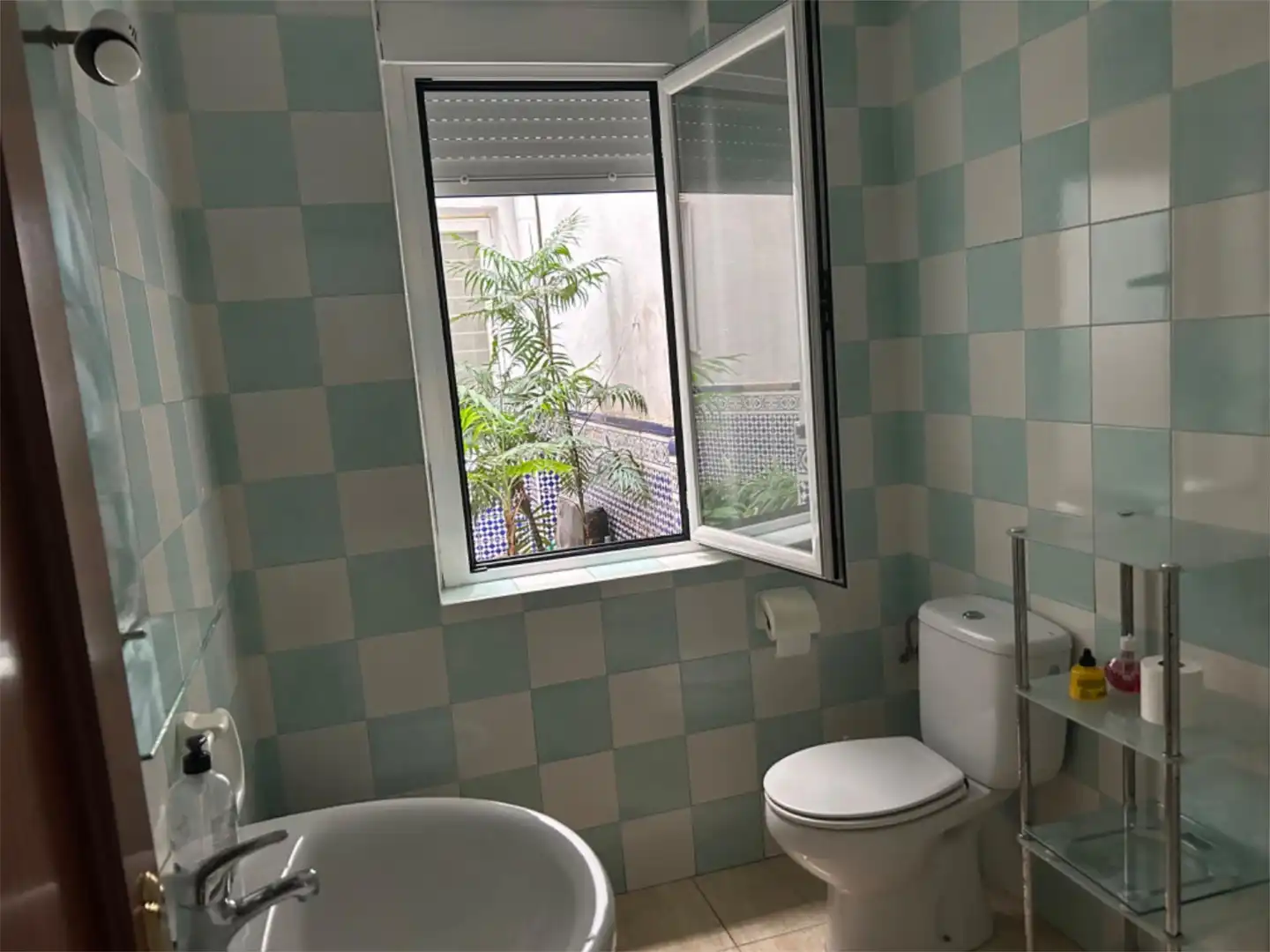 Piso de alquiler en Calle Ángel Ganivet, 14, Ciudad Jardín - Zoco Baño de Piso de alquiler en Córdoba con Amueblado