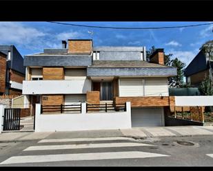 Exterior view of House or chalet for sale in O Barco de Valdeorras    with Terrace, Swimming Pool and Balcony