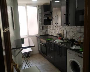 Kitchen of Flat to share in  Valencia Capital  with Terrace and Balcony