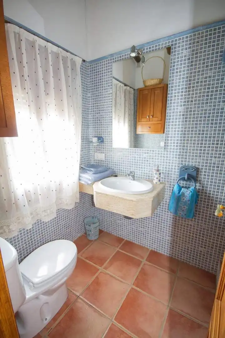 Bathroom of Houses for sale in Iznájar  with Air Conditioner, Terrace and Swimming Pool